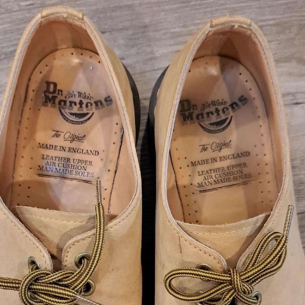 Dr. Martens Classic Tan and Black Oxfords with Sleek Lace-Up Design - Picture 7 of 13